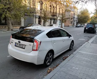 Autohuur Toyota Prius 2013 in in Georgië, met Hybride brandstof en 99 pk ➤ Vanaf 62 GEL per dag.