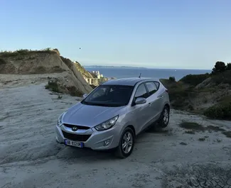 Vooraanzicht van een huurauto Hyundai Tucson in Durrës, Albanië ✓ Auto #10449. ✓ Transmissie Automatisch TM ✓ 0 beoordelingen.