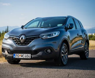 Vooraanzicht van een huurauto Renault Kadjar in Podgorica, Montenegro ✓ Auto #10553. ✓ Transmissie Handmatig TM ✓ 0 beoordelingen.