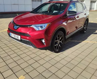 Vooraanzicht van een huurauto Toyota Rav4 in Batumi, Georgië ✓ Auto #10564. ✓ Transmissie Automatisch TM ✓ 0 beoordelingen.