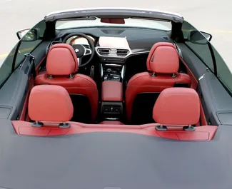 Interieur van BMW 420i Cabrio te huur in de VAE. Een geweldige auto met 4 zitplaatsen en een Automatisch transmissie.