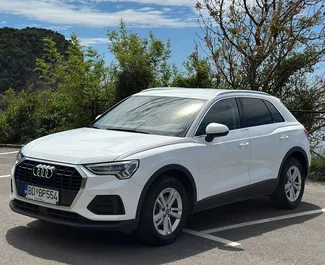 Vooraanzicht van een huurauto Audi Q3 in Rafailovici, Montenegro ✓ Auto #7116. ✓ Transmissie Automatisch TM ✓ 0 beoordelingen.