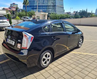 Autohuur Toyota Prius 2015 in in Georgië, met Hybride brandstof en 98 pk ➤ Vanaf 50 GEL per dag.