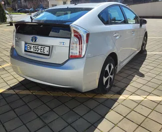 Verhuur Toyota Prius. Economy, Comfort Auto te huur in Georgië ✓ Borg van Borg van 280 GEL ✓ Verzekeringsmogelijkheden TPL, SCDW.