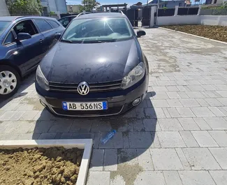 Vooraanzicht van een huurauto Volkswagen Golf Variant in Durrës, Albanië ✓ Auto #10580. ✓ Transmissie Automatisch TM ✓ 0 beoordelingen.