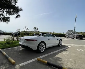 Interieur van Jaguar F-Type te huur in Georgië. Een geweldige auto met 2 zitplaatsen en een Automatisch transmissie.