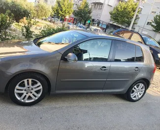 Vooraanzicht van een huurauto Volkswagen Golf 5 in Durrës, Albanië ✓ Auto #8609. ✓ Transmissie Automatisch TM ✓ 0 beoordelingen.