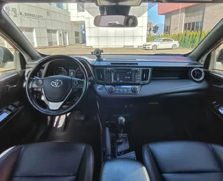 Hybride motor van 2,5L van Toyota Rav4 2018 te huur in Batumi.