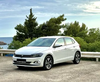 Vooraanzicht van een huurauto Volkswagen Polo in Budva, Montenegro ✓ Auto #10210. ✓ Transmissie Handmatig TM ✓ 0 beoordelingen.