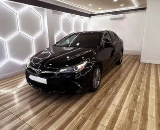 Vooraanzicht van een huurauto Toyota Camry in Jerevan, Armenië ✓ Auto #10641. ✓ Transmissie Automatisch TM ✓ 0 beoordelingen.