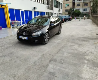 Vooraanzicht van een huurauto Volkswagen Golf Variant in Tirana, Albanië ✓ Auto #10597. ✓ Transmissie Handmatig TM ✓ 0 beoordelingen.