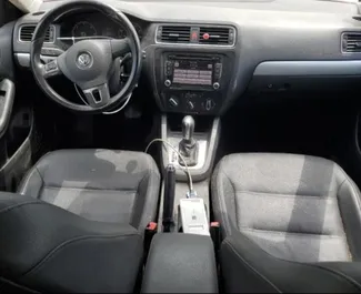 Autohuur Volkswagen Jetta 2012 in in Albanië, met Gas brandstof en 170 pk ➤ Vanaf 30 EUR per dag.