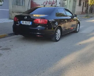 Autohuur Volkswagen Jetta #10594 Automatisch in Tirana, uitgerust met 2,5L motor ➤ Van Oltjon in Albanië.