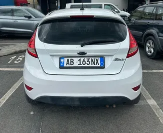 Verhuur Ford Fiesta. Economy Auto te huur in Albanië ✓ Borg van Zonder Borg ✓ Verzekeringsmogelijkheden TPL, Buitenland, Jonge.