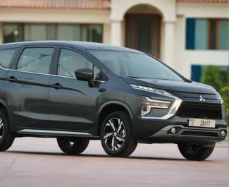 Vooraanzicht van een huurauto Mitsubishi Xpander in Dubai, Verenigde Arabische Emiraten ✓ Auto #10547. ✓ Transmissie Automatisch TM ✓ 0 beoordelingen.