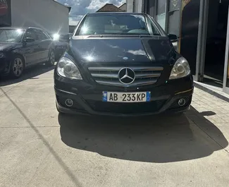 Vooraanzicht van een huurauto Mercedes-Benz B-Class in Tirana, Albanië ✓ Auto #10531. ✓ Transmissie Handmatig TM ✓ 0 beoordelingen.