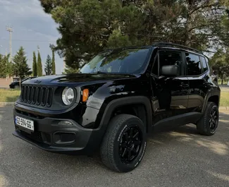 Vooraanzicht van een huurauto Jeep Renegade in Tbilisi, Georgië ✓ Auto #10616. ✓ Transmissie Automatisch TM ✓ 0 beoordelingen.