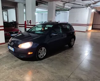 Vooraanzicht van een huurauto Volkswagen Golf 6 in Tirana, Albanië ✓ Auto #10598. ✓ Transmissie Automatisch TM ✓ 1 beoordelingen.