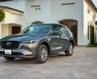 Vooraanzicht van een huurauto Mazda CX-5 in Dubai, Verenigde Arabische Emiraten ✓ Auto #10537. ✓ Transmissie Automatisch TM ✓ 0 beoordelingen.