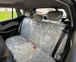 Interieur van JAC JS4 te huur in de VAE. Een geweldige auto met 5 zitplaatsen en een Automatisch transmissie.