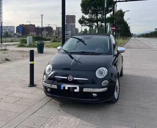 Vooraanzicht van een huurauto Fiat 500 Cabrio in Tirana, Albanië ✓ Auto #10509. ✓ Transmissie Automatisch TM ✓ 0 beoordelingen.