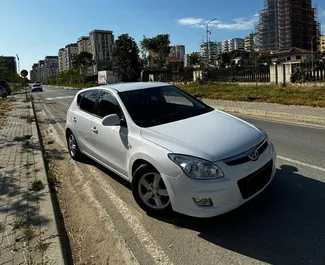 Vooraanzicht van een huurauto Hyundai i30 in Tirana, Albanië ✓ Auto #10532. ✓ Transmissie Handmatig TM ✓ 0 beoordelingen.