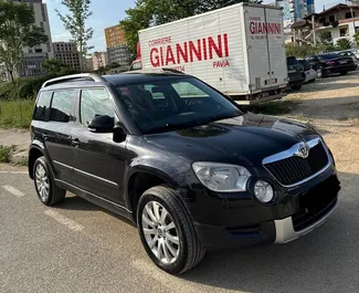 Vooraanzicht van een huurauto Skoda Yeti in Tirana, Albanië ✓ Auto #10556. ✓ Transmissie Handmatig TM ✓ 0 beoordelingen.