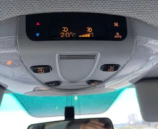 Mercedes-Benz Vito 2012 beschikbaar voor verhuur in Tirana, met een kilometerlimiet van 200 km/dag.