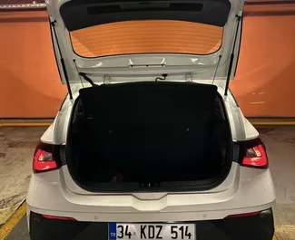 Verhuur Hyundai i20. Economy, Comfort Auto te huur in Turkije ✓ Borg van Borg van 100 USD ✓ Verzekeringsmogelijkheden TPL, FDW.