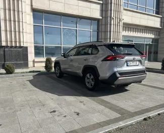 Verhuur Toyota Rav4. Comfort, SUV, Crossover Auto te huur in Georgië ✓ Borg van Zonder Borg ✓ Verzekeringsmogelijkheden TPL, CDW, SCDW, FDW, Passagiers, Diefstal, Jonge, Geen storting.