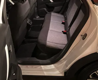 Interieur van Citroen C4 X te huur in Turkije. Een geweldige auto met 5 zitplaatsen en een Automatisch transmissie.