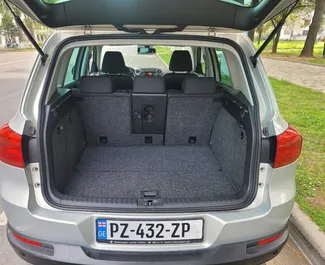 Volkswagen Tiguan 2012 met Aandrijving op alle wielen systeem, beschikbaar in Koetaisi.