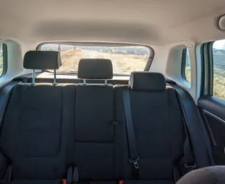 Interieur van Volkswagen Tiguan te huur in Georgië. Een geweldige auto met 5 zitplaatsen en een Automatisch transmissie.