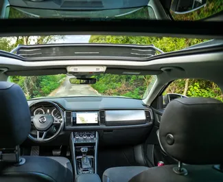 Interieur van Skoda Kodiaq te huur in Montenegro. Een geweldige auto met 7 zitplaatsen en een Automatisch transmissie.