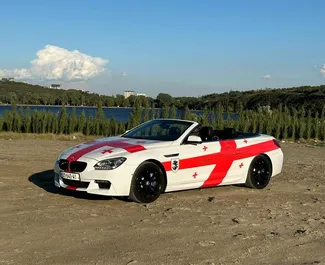 Vooraanzicht van een huurauto BMW 6-series Cabrio in Tbilisi, Georgië ✓ Auto #10680. ✓ Transmissie Automatisch TM ✓ 0 beoordelingen.