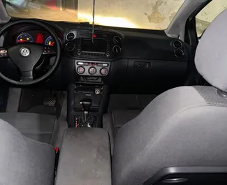 Volkswagen Golf Plus 2009 beschikbaar voor verhuur in Durrës, met een kilometerlimiet van onbeperkt.