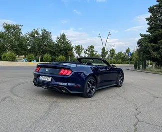 Ford Mustang Cabrio 2020 beschikbaar voor verhuur in Tbilisi, met een kilometerlimiet van 200 km/dag.