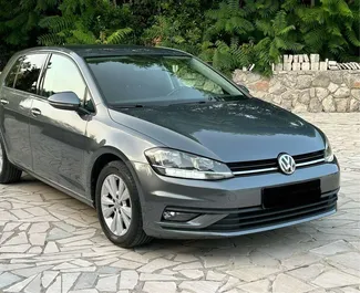 Vooraanzicht van een huurauto Volkswagen Golf 7 in Becici, Montenegro ✓ Auto #10761. ✓ Transmissie Automatisch TM ✓ 1 beoordelingen.