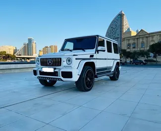 Vooraanzicht van een huurauto Mercedes-Benz G63 AMG in Bakoe, Azerbeidzjan ✓ Auto #10775. ✓ Transmissie Automatisch TM ✓ 0 beoordelingen.