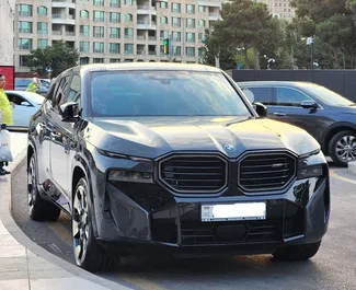 Vooraanzicht van een huurauto BMW XM in Bakoe, Azerbeidzjan ✓ Auto #10773. ✓ Transmissie Automatisch TM ✓ 0 beoordelingen.