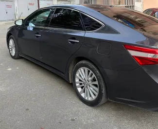 Interieur van Toyota Avalon te huur in Georgië. Een geweldige auto met 5 zitplaatsen en een Automatisch transmissie.