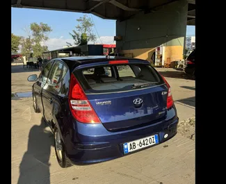 Verhuur Hyundai i30. Economy, Comfort Auto te huur in Albanië ✓ Borg van Zonder Borg ✓ Verzekeringsmogelijkheden TPL, FDW.