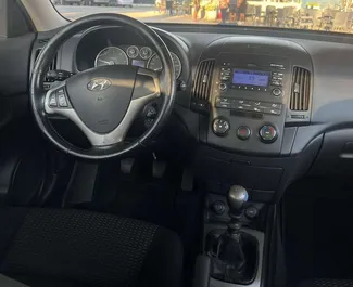 Hyundai i30 2010 beschikbaar voor verhuur in Durrës, met een kilometerlimiet van onbeperkt.