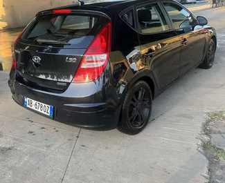 Verhuur Hyundai i30. Economy, Comfort Auto te huur in Albanië ✓ Borg van Zonder Borg ✓ Verzekeringsmogelijkheden TPL, FDW.