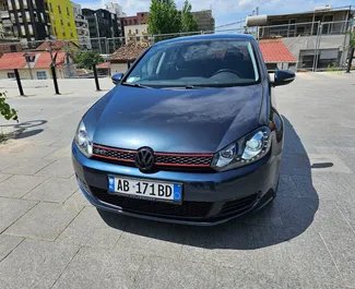 Vooraanzicht van een huurauto Volkswagen Golf 6 in Tirana, Albanië ✓ Auto #7220. ✓ Transmissie Automatisch TM ✓ 0 beoordelingen.