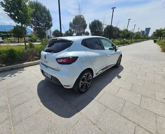 Verhuur Renault Clio 4. Economy Auto te huur in Albanië ✓ Borg van Borg van 200 EUR ✓ Verzekeringsmogelijkheden CDW, SCDW, Buitenland.