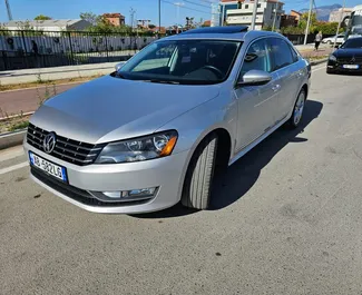 Vooraanzicht van een huurauto Volkswagen Passat in Tirana, Albanië ✓ Auto #7446. ✓ Transmissie Automatisch TM ✓ 0 beoordelingen.