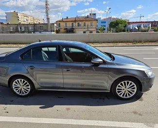 Autohuur Volkswagen Jetta 2018 in in Albanië, met Diesel brandstof en 102 pk ➤ Vanaf 30 EUR per dag.