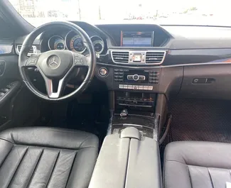 Verhuur Mercedes-Benz E-Class. Premium Auto te huur in Albanië ✓ Borg van Borg van 300 EUR ✓ Verzekeringsmogelijkheden CDW, SCDW, Buitenland, Jonge.