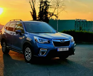 Vooraanzicht van een huurauto Subaru Forester Limited in Koetaisi, Georgië ✓ Auto #8564. ✓ Transmissie Automatisch TM ✓ 0 beoordelingen.